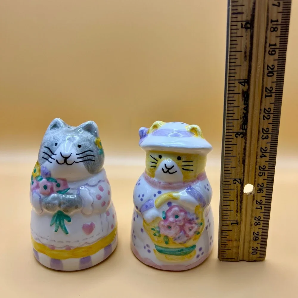 Vintage Ceramic Cats Salt & Pepper Shakers Victorian Garden Grandmacore Kitsch